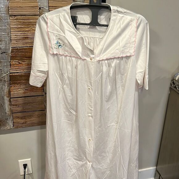 shadow line Other - 1970-80s Vintage Shadowline Bridal Nylon night gown size M in EUC 100% nylon
